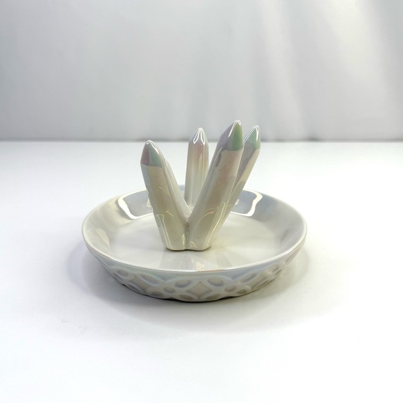 HOME SMILE White Crystal Cluster Shaped Jewelry Tray Ceramic Ring Holder - Picture 9 of 11